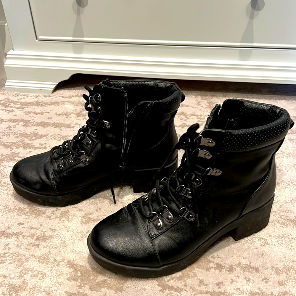 Combat boots